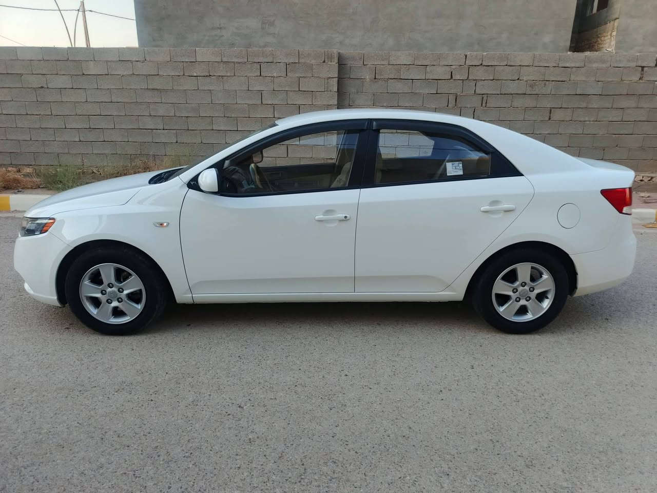 سلام عليكم للبيع كيا فورتي 2013 مكينه 1600 كفاله عامه سياره وضع شركه ماشيه 60
***********

