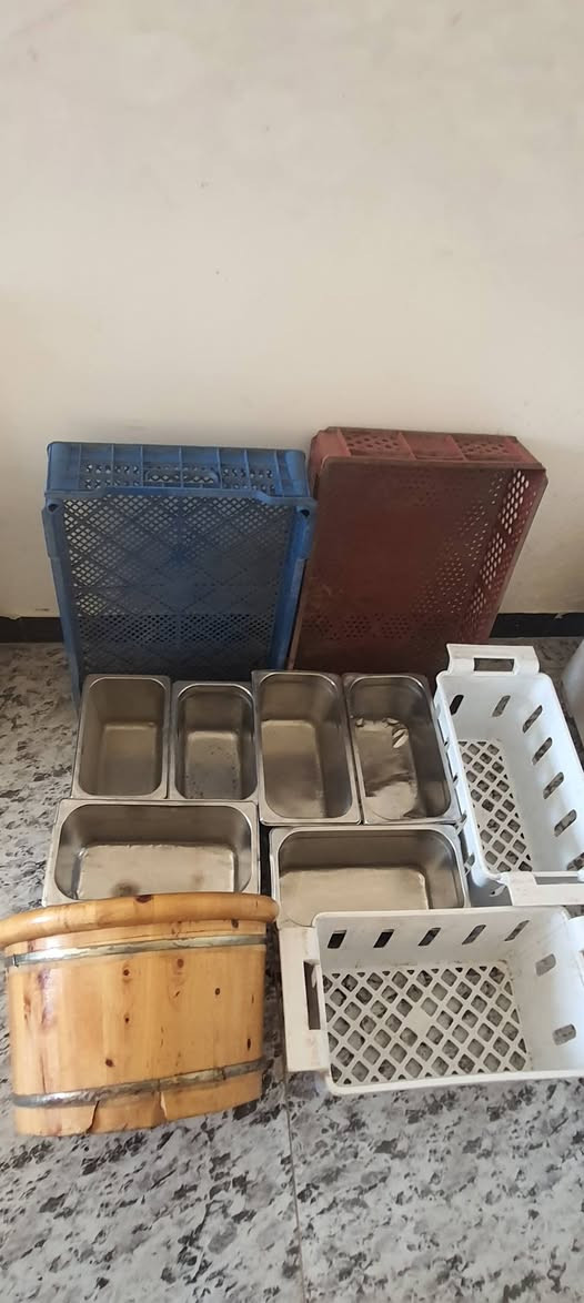 غراض مطعم للبيع قيم واخذ بما يرضي الله العنوان بغداد الغزالية ***********
