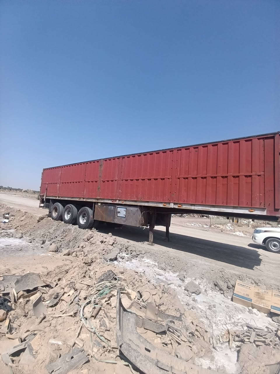 السلام عليكم عربانه للبيع طول 12،60 دناكير 13الماني 4تايرات جدد والباقي نص عمر كهربائيات كله شغاله ***********
