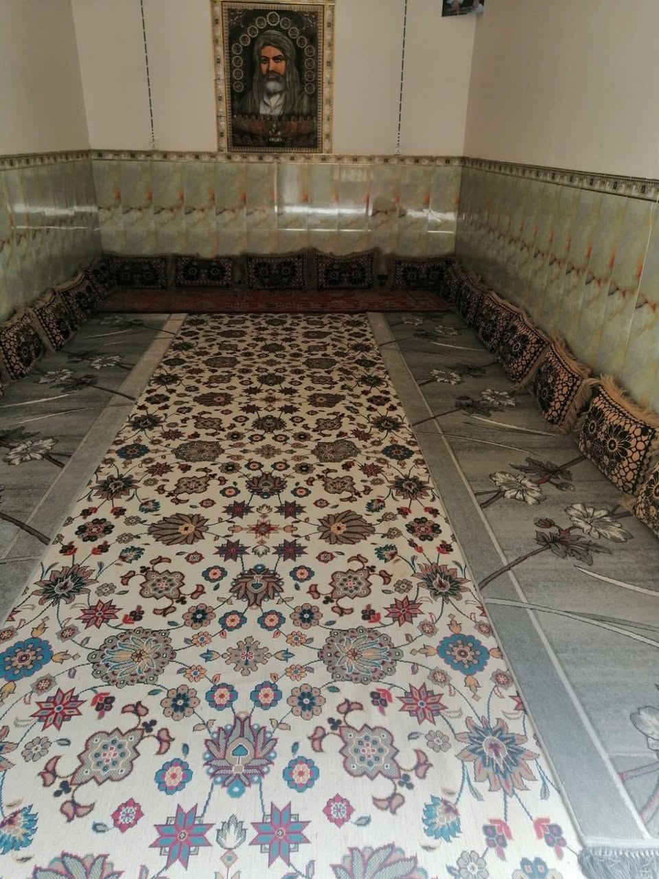 السلام عليكم ورحمة الله وبركاته بيت للبيع ٢٠٠ متر ركن طابو زراعي بلطبكه يتكون ٢ غرف وبراني وصاله ومطبخ وساحه وصحيات
***********
