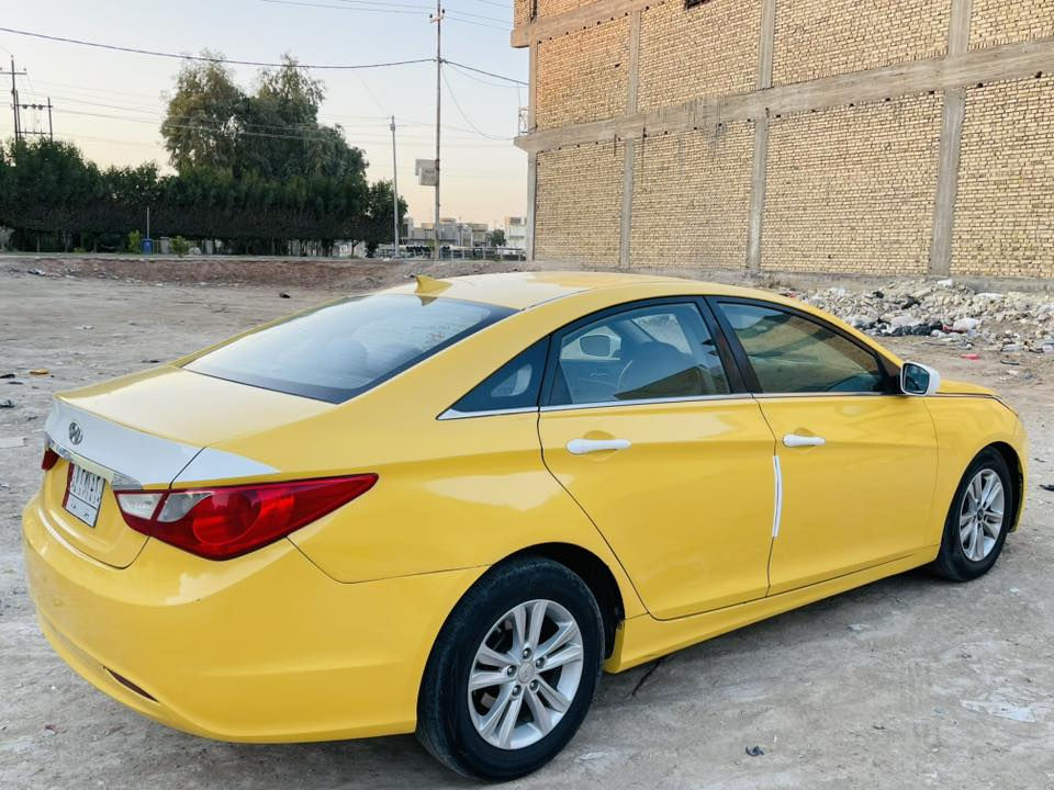 السلام عليكم
للبيع فقط 
سوناتا موديل 2013 وارد امريكي 
رقم بابل باسمي 
السياره جاهزه مكينه وكير وحداديه
السياره بيها تبديل بنيد وجاملغ الامامي جهة العبري وباب العبري الامامي  بدون دواخل
صبغتها حلوه 
السعر ٩٣ وبيها  مجال
خاص ماجاوب غير متواجد 
للاتصال ***********
