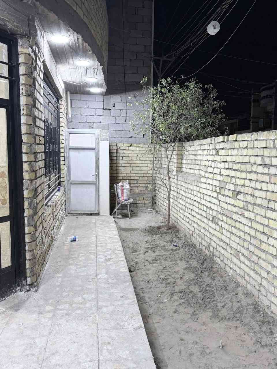 سلام عليكم  الله مصلي على محمد وآل محمد
بيت في محافظة بغداد منطقة سويب مجاور الشهداء والشرطه الخامسه والبياع بيت م 120 جبه 10 ونزال 12 بيت على شارع عام مي مجاري بيت زراعي  سند 25  اصلي الاتصال على الرقم لي موجود بل شاشه ***********.  متواجد واتساب ليحب يستفسر اكثر يدخل واتساب وبي خير ودلل بيت ترميم جديد نقص البيت فقط واجهيه وبلعافيه على ليصير من نصيبه
