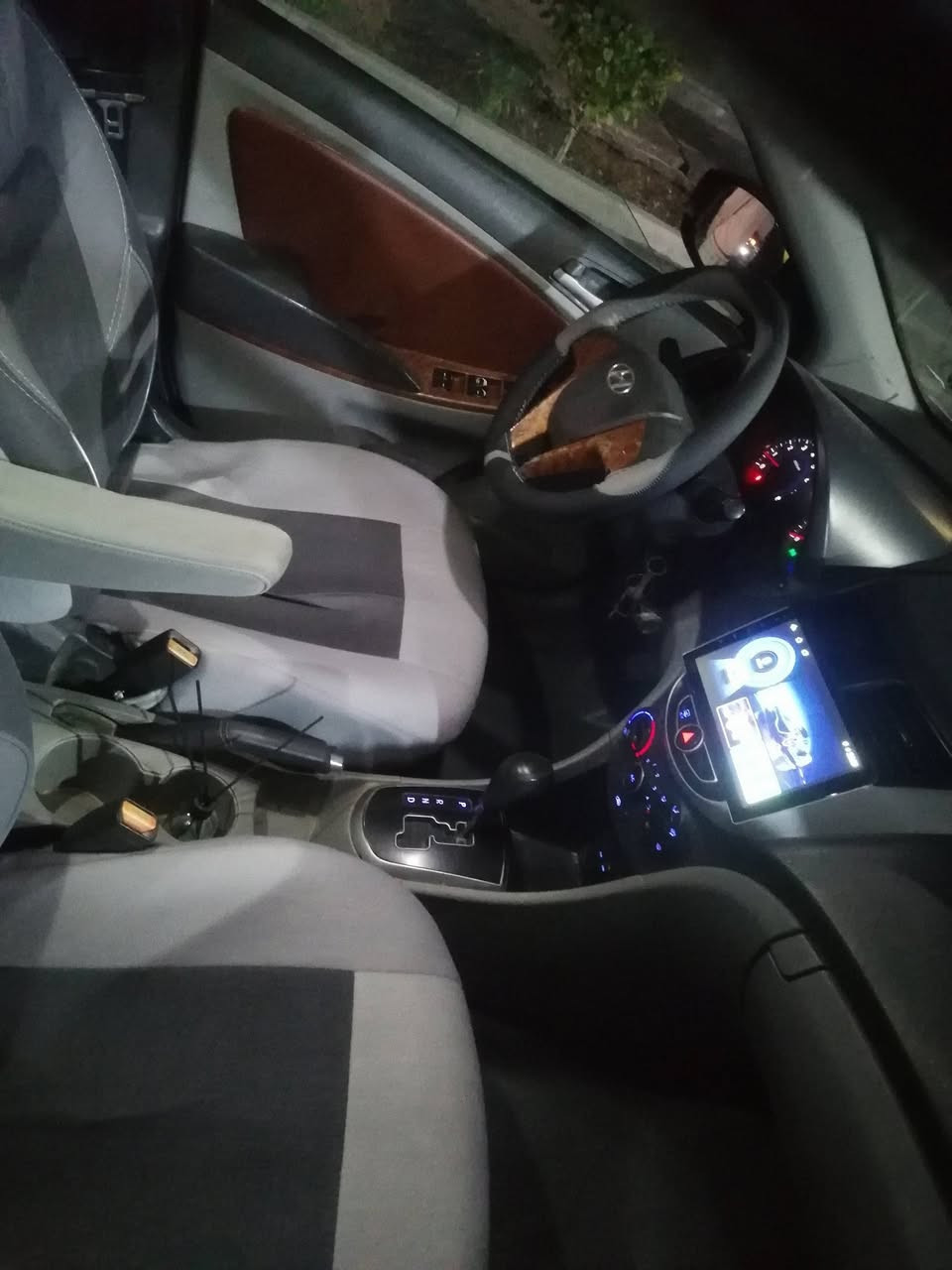 السلام عليكم إخوان اكسنت ٢٠١٥ أمريكي ليبل واحد حادثها الجاملغ الأيمن الخلفي وطخة زغيرة الجاملغ الأمامي مصفرة هيئة وغرامات السيارة استخدام شخصي ومخدومة للأتصال *********** او *********** ابو زيد
