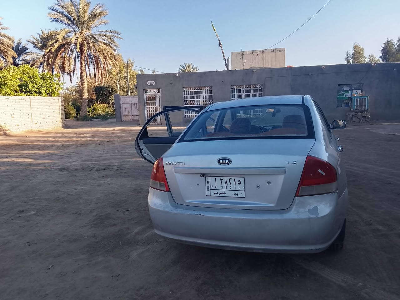 السلام عليكم
سيراتو 2008 للبيع فقط 

رقم بابل بيهه جاملغ الأمامي ومبين يمك بل سونار تبريد شغال گير ومحرك وحدايده خير من الله راعيهه جيراني السياره مكانهه حله كفل السعر 82 وبيهه مجال للأستفسار اتصل /***********
