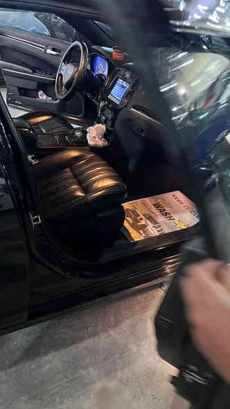 السلام عليكم 

للبيع فقط 

كرايسلر (اوباما ) s300 

2023 

رقم بغداد بأسمي تحويل ثاني يوم 

رقم وهزه وسنويه كلشي جديد ✅

فول عده البانوراما 

السياره نظيفه جداً وعليها ادامه كامله من كل النواحي وجاهزه لآخر حبة 
(بدون حادث)ترهم دين ونقد /***********/واساب
