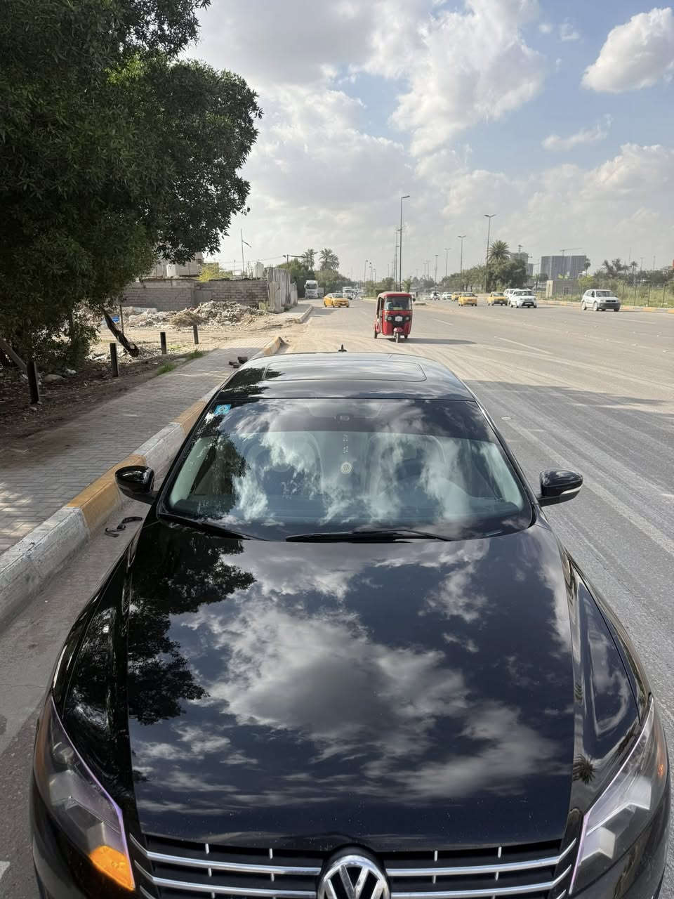 فولكس واكن باسات ٢٠١٣ 
رقم بغداد انكليزي بسمي سنويه وهزه جدد 
سياره جديده ع ايدي ماشيه ١٥٥ الف كليو 
محرك ٥ سلندر ٢٥٠٠
السياره خليجي استلام شركه فول مواصفات ولحد يكلي شنو مواصفاتهه فول حته دمام بيهه بلات 
كير ومحرك بشرط 
تبريد تدفئه بشرط 
صدر امامي خلفي جديد
تخم تاير ياباني جديد 
لايتات بلوجكترات عدسه زنون دوار مع ستيرن داينمكً
داخل سياره جديد 
داخل البنيد جديد 
داخل صندوكً جديد 
بيه ٣ قطع رش فقط  اثر شخوط متعمده رش فقط رش ومصورهن قبل صبغ 
سياره جديده وجاهزه من كلشي وترايك ال المانيا 
مكان سياره بغداد جديده او المنصور 
رقمي متوفر واتساب 
***********
