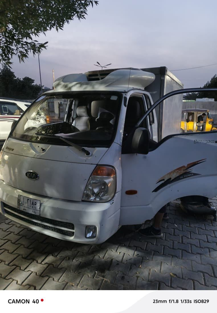 السلام عليكم
كيا براد ٢٠٠٦ محرك كرنفال ٢٠١٠ 
تخم تاير جديد صدر جديد تبريد جديد بيها خياسات وضربه من كدام مكانها بغداد 
السعر ٨٨ وبيه مجال سياره خير من الله  
 تواصل واتساب 
***********
