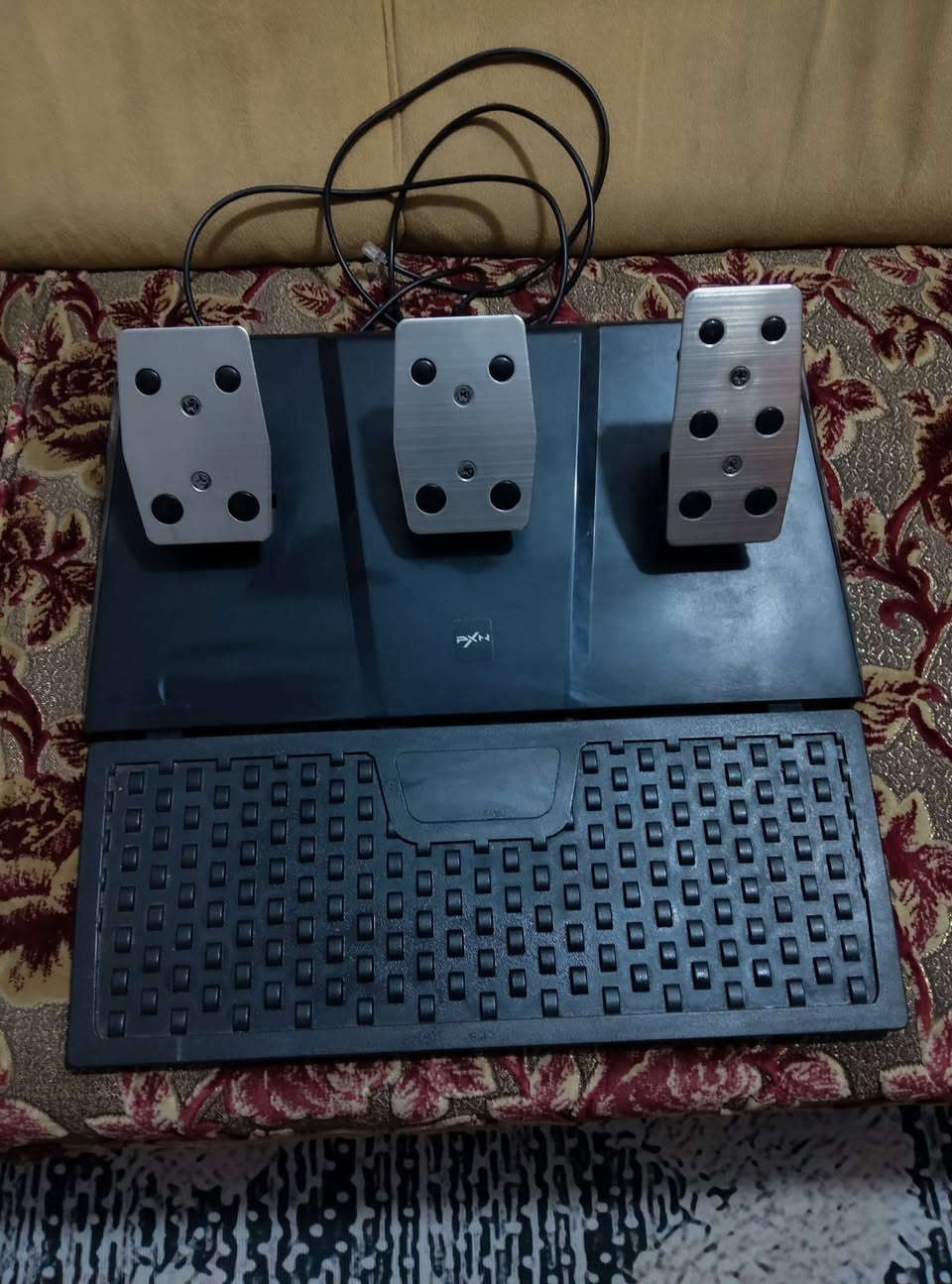 سلام عليكم دركسون V9
سلام عليكم دركسون V9

يفتر 900درجه و٢٧٠ درجه كير عادي يجي 6 نمر وتكدر تحوله اسوق حافلات من خلال دكمه بل كير وتحكم بل استيرن وتجي وياه الكارتونه يشتغل علئ بلي 3 وبلي 4 واكس بوكس و PC وسويتج 
مكاني واسط الكوت يوجد توصيل لجميع محافظات العراق 
السعر 80


**إذا كنت صاحب هذا الإعلان وتريد حذفه لأي سبب، رجاءا أرسل رسالة إلى الدعم الفني**