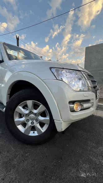 ( بِسْمِ اللَّـهِ الرَّحْمَـٰنِ الرَّحِيمِ ) 
(ما شاء الله لا قوة إلا بالله)
(ميتسوبيشي باجيرو حبتور بلادية GLS)
(مكفولة من الضرر والصبغ حتى البلاستك)
(بيها فقط شخط مال تحميل ومصلح اربع اصابع فقط وموضح في الصور )
(كير محرك شرط بلاد ع الفحص)
(مال جناية والي ايدور نظيف )
(سنه الصنع 2015 بليته وسنويه)
(السعر 190وبيها مجال ان شاء الله ))
(الموقع بغداد)
مواصفات الحبتور الفول ماشية 150 الف
١-كشنات جلد والاماميه كهرباء 
٢-محرك ٣٥٠٠cc المرغوب 
٣-زراك لايت وزنون
٤-تبريد مركزي ٣ قطع ثلج 
٥-سلايد روف 
٦-تحكم استيرن ٣ جهات ومثبت سرعة
٧-حساسات خلفيه واضائه ضباب
٨-مرايه شفط من الداخل والريمونت 
٩-سستم صوت روك فورد ROCK FOAD دمام خلفي
١٠-ثلاجه وسطيه 
١١-أوامر صوتيه وبلوتوث بلادي
١٢-ويل كب ١٧ 
١٣-اشاير في المري 
١٤-مانع انزلاق
١٥-كتلوك الشركه بيها
١٦-شاشه اعطال وسطيه
١٧-فور ويل 
١٨-لايت كهرباء تنزيل وتصعيد 
٢٠-دبل كير فور ويل ٤ وضعيات
٢١-الداخل بيجي وصاج وانارة اقدام امامية
٢٢-يدات نيكل واناره ترحيب بل الباب
٢٣-سبعة راگب
٢٤-٨ ايرباك X
٢٥-داخل بيجي ملگي مطعم بـ الصاج
٢٦-بجم زنون LED
٢٧-لايت ديناميك متحرك صعود ونزول 
- امسوي الطسة ومروحة اضافية وغاسل الفريز يعني تبريد ثلج وباتري جديد 
(السياره معفيه من قرار الكمرك )
سنوية جديدة وهزة صار شهر كاملة 
رقم بغداد الانكليزي الدولي 
 اتصال ***********
واتس اب ***********
