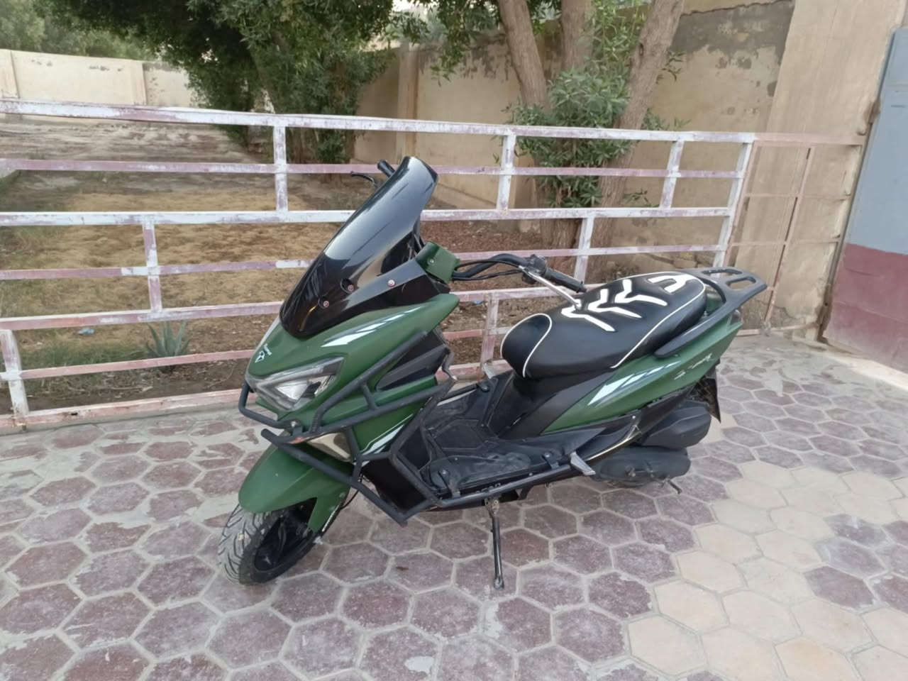 السلام عليكم
دراجه للبيع
صيني موديل 2023
تشتغل بصمه و سويج 
تشتغل عن بعد
هندر سلف 
عداد اكتروني دراجه كامله مابيهه نقص غير 
 جبنه مال دهن ذب فقط
كل نقص غير هاي مابيهه 
مكاني كوت زين القوس 
للاستفسار اكثر 
***********
