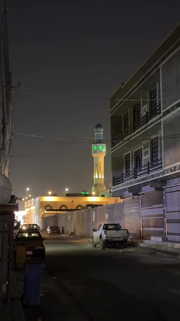 بيت مساحه 180متر بالشارع مال جامع سيد صلاح رابع فرع ع يمنه بيت بناء حديث مي كهرباء ومجاري خير من الله الفرع مسدود .//التفاصيل اكثر اتصل عل رقم ***********
