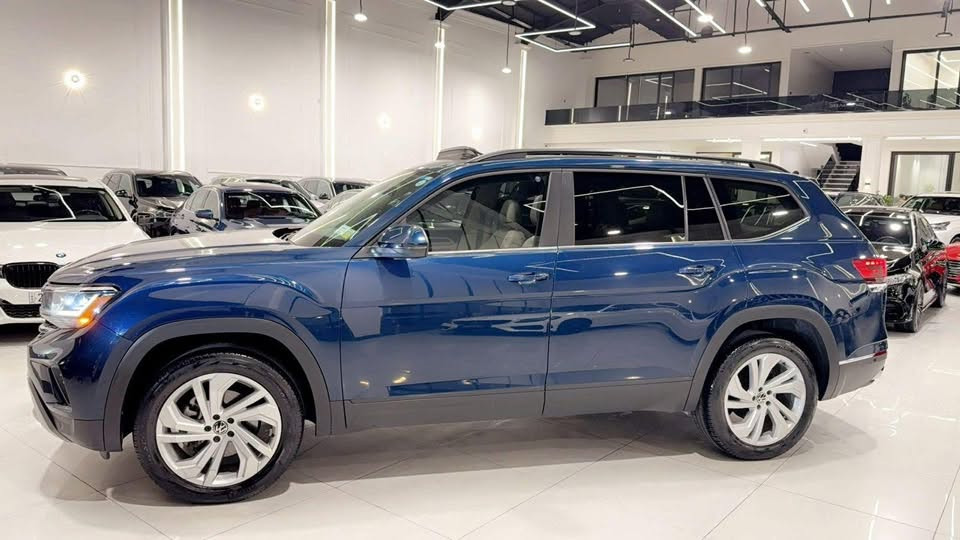2021  Volkswagen Atlas SE
السعر جداً مناسب 

حجم المحرك:- 3.6 V6 
المسافة المقطوعه :-55 الف mi     
الموديل:- 2021 

مواصفات
پانوراما 7 راكب صندوك كهربائي شاشه كبيره فرش مخمل أصفر كراسي كهرباء ويل 19 أنش كامره تحكم سرعة دبل اكسل تحكم مسجل في المرأة حساس تجاوز حساس خلفي تشغيل عن بعد 
كراسي تدفئه Auto Stop وبعد بيها هواي مواصفات
حادث السيارة  نصف جاملغ خلفي صبغ كما موضح بالصورة 
الاريباكات جميعها سليمة

للاستفسار الاتصال او مراسلة الرقم ***********
