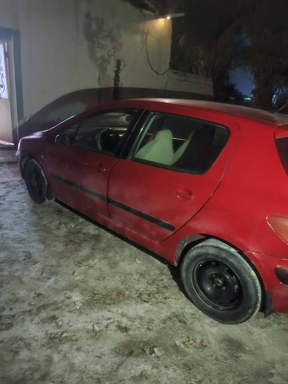 السلام عليكم 
بيجو موديل 2005فرنسي كير اوتوماتيك  مصبوغه حزام اثر جراد مكينه كير حداديه جدد سنويه لل27 رقم كربلاء
السعر 38 مكلف بلنشر غير متواجد ع الفيس
مكان بابل شوملي 
***********
