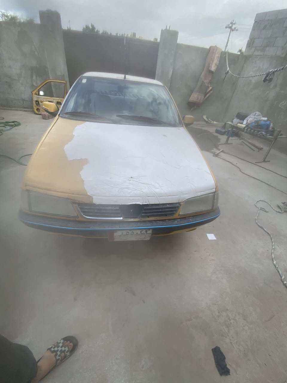 السلام عليكم اخوان عندي بيجو ٤٠٥موديل ٢٠١٤سياره جاهزه من تايرات حداده كير جديد شديته ومحرك يخبل كلشي مابيهن هيج صدع ماكو صافيه توني عمرتها بقت بس تلكيط خياسات جوه التاير وشي بصيط كهربايات شغاله كلها مابيها نقص الله شاهد تخبل باب بدلته مخيس جان وجاملغات ودعاميه كدام والدعاميه الوره ماشادها وبيها غراض جايبهن مثل سايد بريد وفلنجات ماشادهن بعدهن راعيها موجود اشتريت من عده كبل والولد صاحبي سنويتها لل ٢٧ شهر  ٤ لو ٧ سياره مابيها ضربه يعني مابيها حادث ماكو رايدها ٢٥  واذا اكو مراوس بسياره نضيفه ازود يزودني عادي مكاني بصره /زبير رقمي *********** بي واتساب والله هاي الصور حتا ما غاسلها هيج كبل لين ماجانت الي نيه ابيع لو اراوس.
