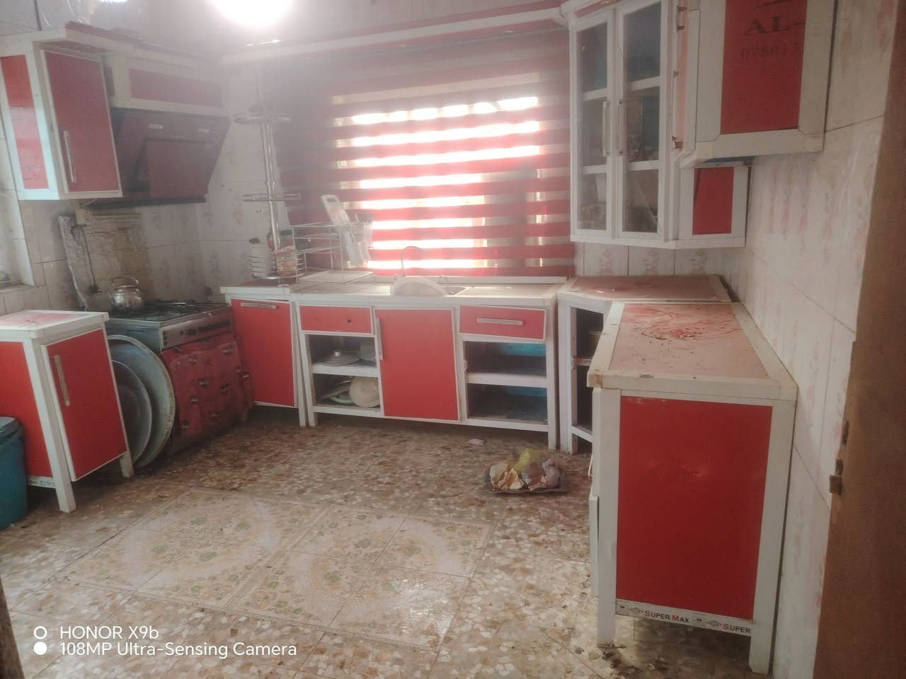 سلام عليكم كاونتر كامل للبيع المكان الشوملي والسعر 700وبيه مجال ***********
