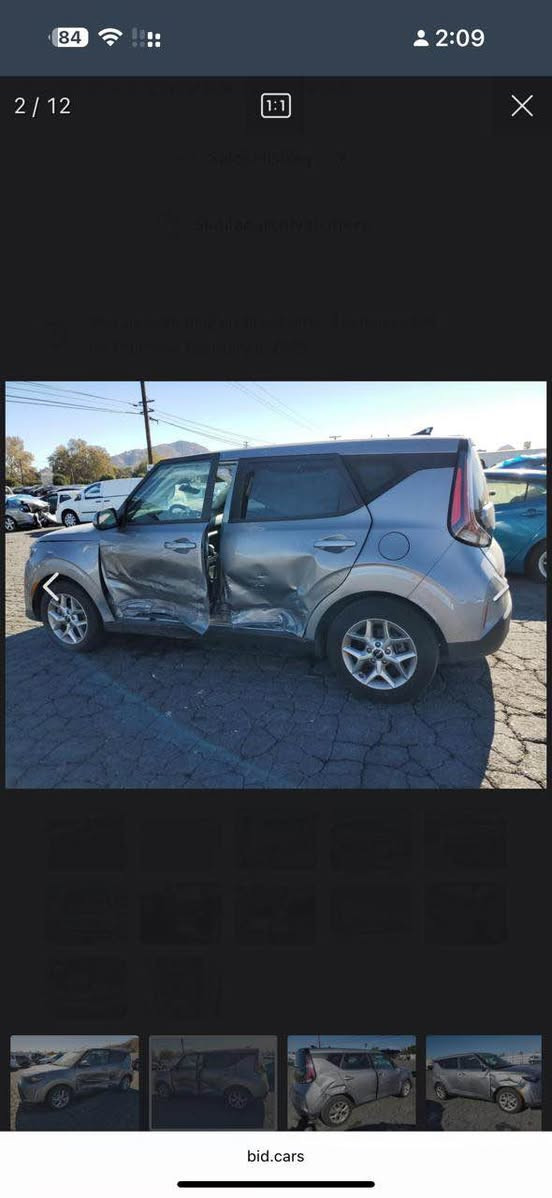 كيا سول للبيع موديل 2023 وارد امريكي
مكينه 2000 دوش 
ضربتها موضحه بلصور البيبان مبدلات بلاد والجاملغ مبدل 
واذا تحب ادزلك رقم الشاصي 
السياره هزه جديده بأسمي تحويل ثاني يوم 
مواصفات السياره فول ماعدا الفتحه 
السعر ( 157$) وبيها مجال 
مكاني البصرة ( القرنة ) *********** القرنة, البصرة
