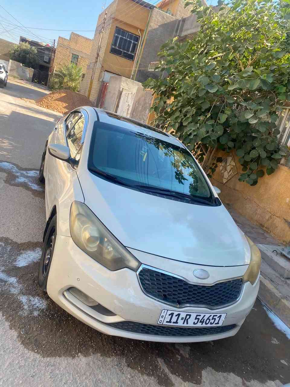 سلام عليكم
سيراتو موديل ١٣ سيارة فول مواصفات عدا البصمه كير مكينه تبريد خير من الله مكينه ١٦٠٠ دوش بيها بالجاملغ الخلفي جوة قبق البانزين طخف خفيفه ومرشوشه هيه والباب الاخلفي والامامي وشويه كد شبرين رش بالبنيد والباقي مكفول رقم بغداد باسمي
مكاني بغداد المحموديه 
رقم الهاتف / *********** بي واتساب
السعر / 108وبيها مجال للطيبين

