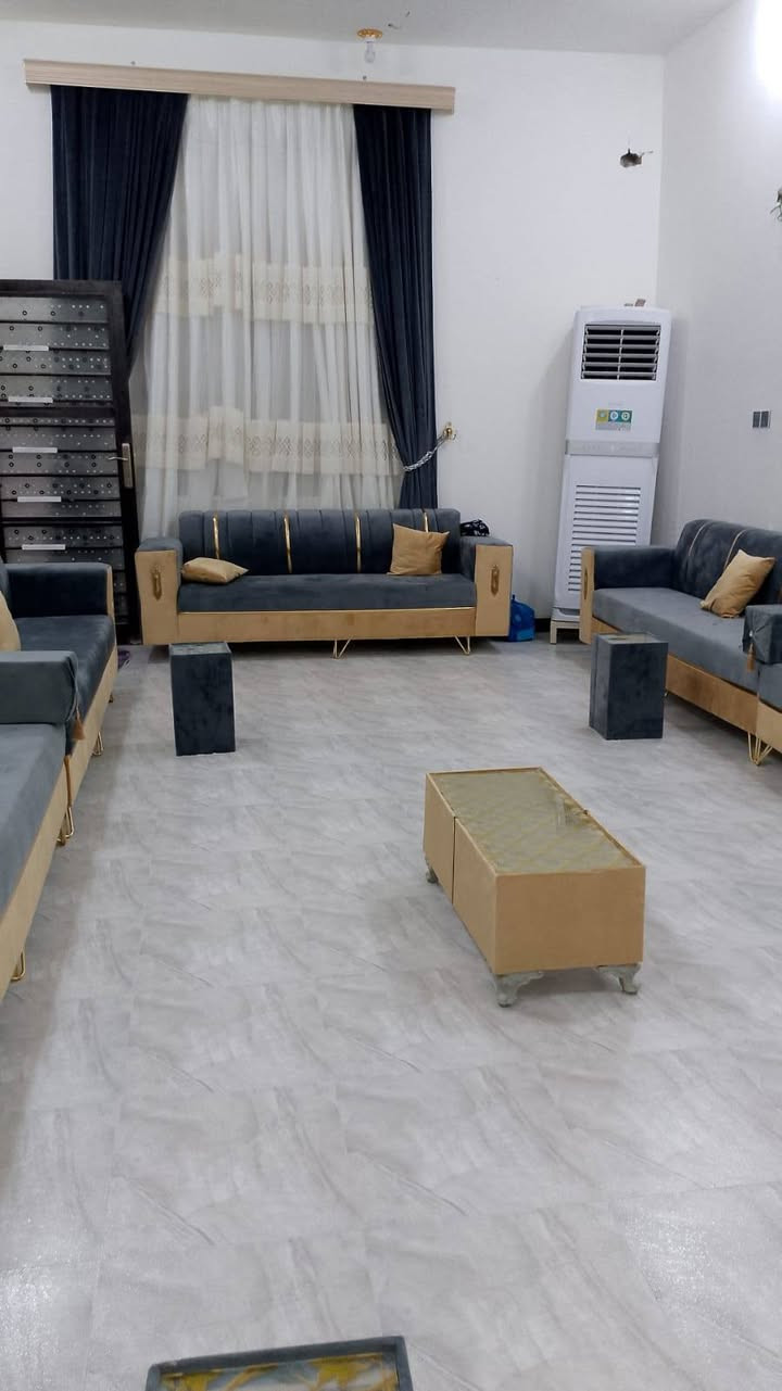 سلام عليكم عندي بيت البيع مساحه 200 قاطين وعليه إسكان شري ينتصل على رقم ***********
