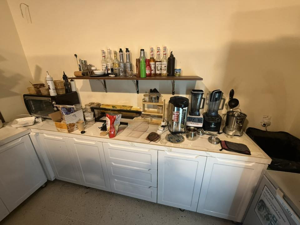 كوفي هاوس للبيع كامل
(الاسم+غراض +المكان)
في منطقة بغداد/ المشتل (المربع الذهبي) 
للاستفسار /***********
