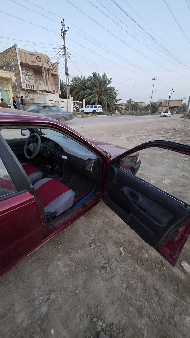 السلام عليكم
كورله مديل ١٩٩٢ يسرة بلادصبغ عام مكينه وكير جدد 
حداديه جاهزة السيارة خير من الله تبريد فقط كمبريسر عوزة بس شد الاستفسار 
***********
