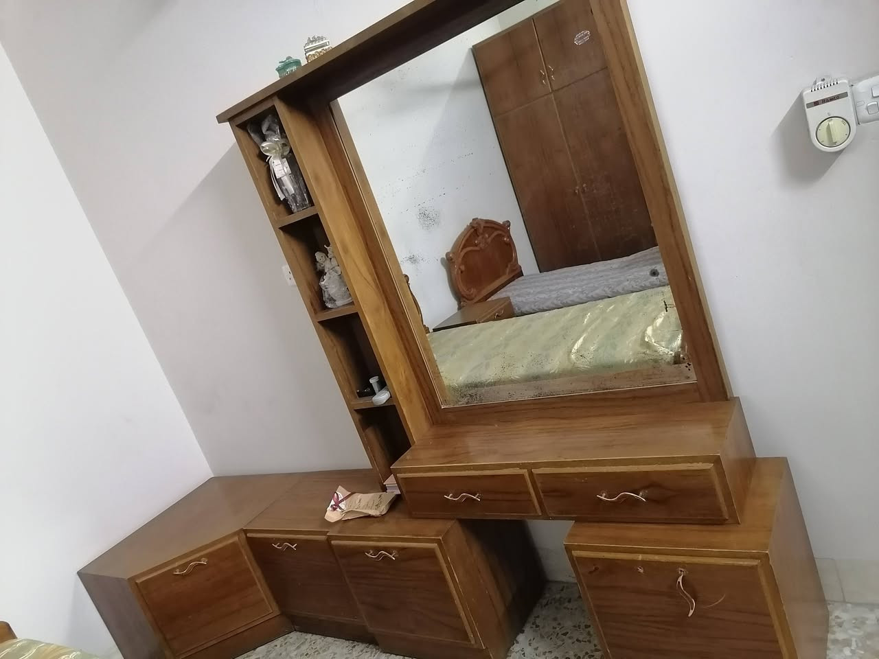 كنتور ٥ ابواب مع ميز تواليت مع ٢ كومدينه مع كومدينة أحذية مع زاوية ملابس صاج اصلي والداخل ملون مع ميز تواليت مع ٢ كومدينه مع باب خشب السعر ٧٥٠٠٠٠


**إذا كنت صاحب هذا الإعلان وتريد حذفه لأي سبب، رجاءا أرسل رسالة إلى الدعم الفني**