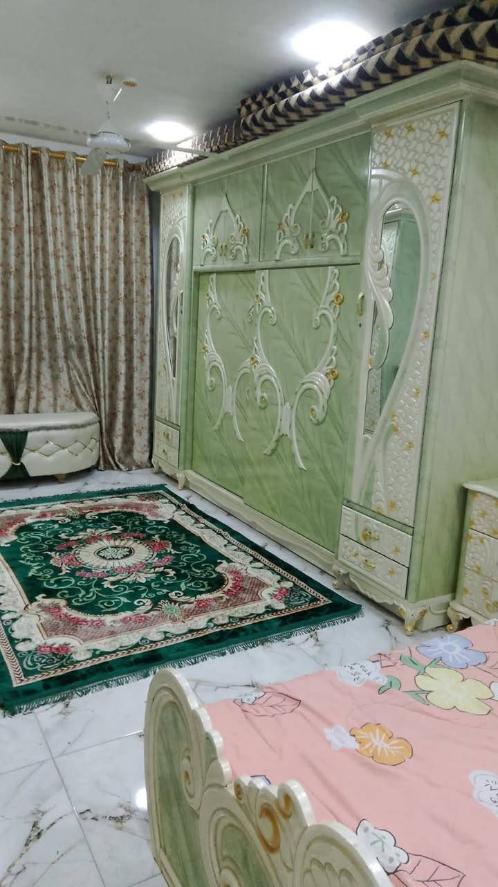 غرفة أخشاب للبيع استعمال قليل شغل عراقي  مو تركي نقص فقط التاج  السعر مليونين وبيها مجال العنوان أبو غريب  للإستفسار واتساب  ***********
