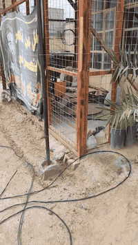 للبيع قمريه ومشبج وباب ورفوف حديدواتساب 07827629007