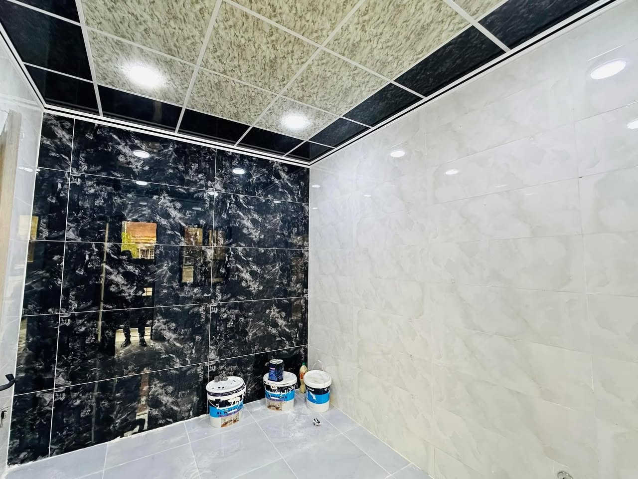 بسم الله الرحمن الرحيم 
#عروض_مكتب_البرج_الذهبي_للعقارات
متاح عقار للبيع في حي النور قرب ملعب كلاسيكو 

مساحه 100 م 
واجهه 10م 
بناء حديث فول تسليم فوري مفتاح قيد الانشاء 

طابقين 
الطابق الاول 
غرفة النوم هول استقبال مطبخ صحيات 

طابق الثاني 
3غرف نوم صحيات 
نضام دكتات نضام سبالت 
للاستفسار او مراجعة المكتب العنوان موصل الايسر سائدين الاخاء مقابل جامع الله اكبر 
***********
***********
