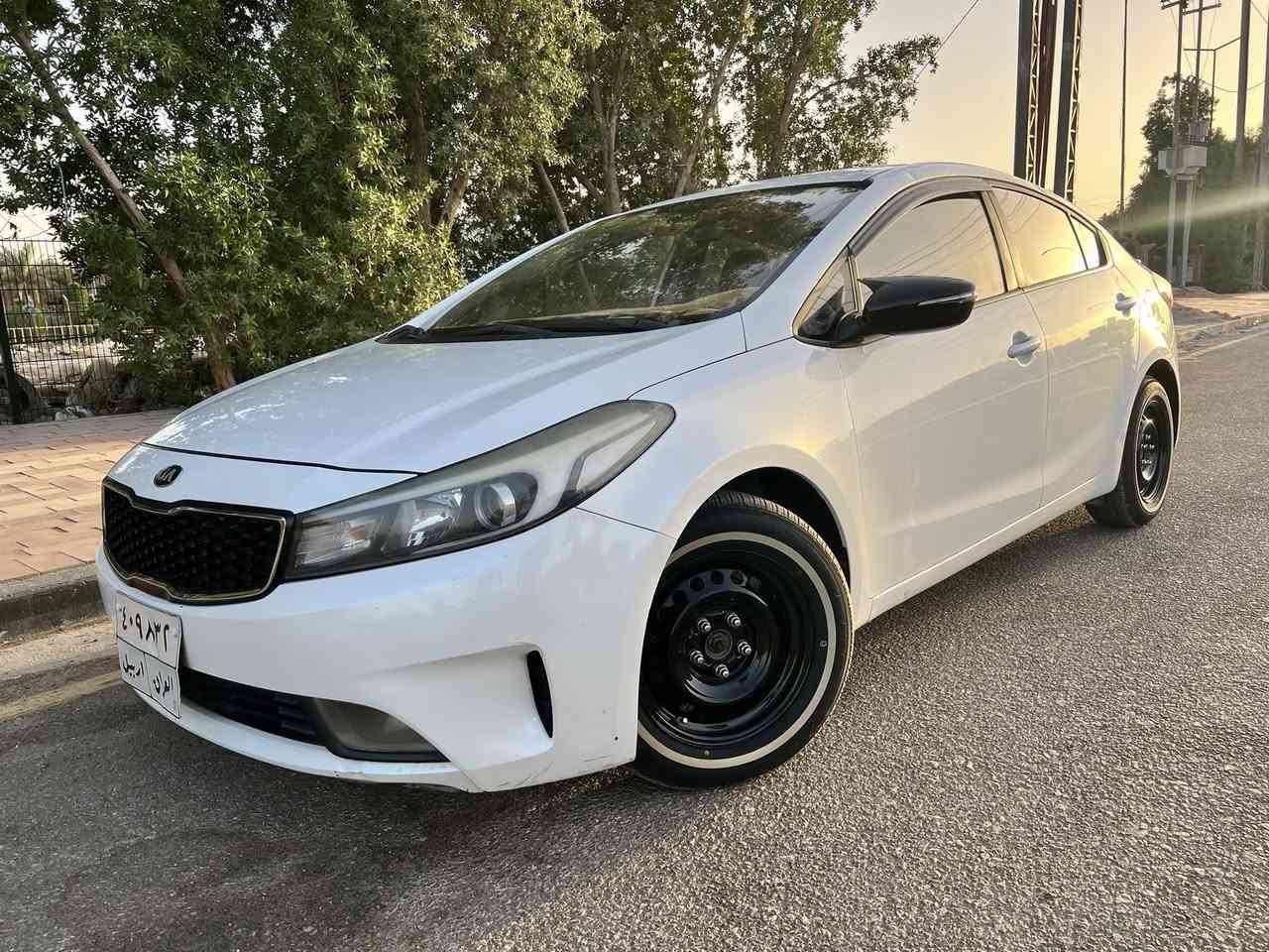 السلام عليكم سيراتو موديل 17 رقم اربيل محرك 1600 موصفاته عاديه معروفه تحكم جهتين اشاير بلمري تخم تاير جديد حداديه جديده مكينه كير كوله بشرط بيه باب الوره بيه بارد  مكاني نجف السعر 130 وبيه مجال قليل رقم موبايل ***********
