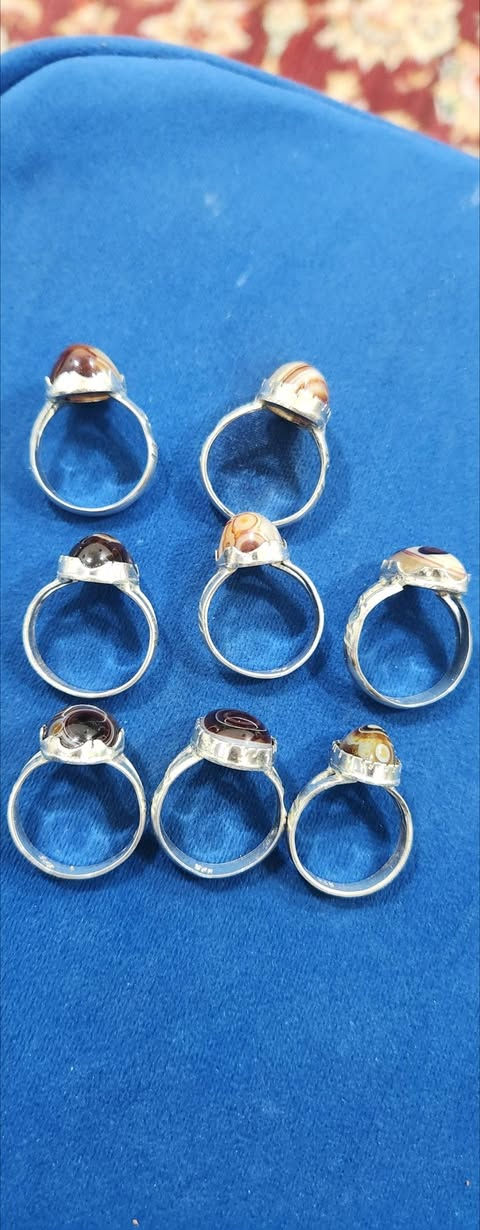 السلام عليكم محابس سليماني هندي طبيعي فضه عراقيه 925 العدد8 القطع  على18 اذ شلع وذ مفرد على 20 تواصل واتساب *********** او على خاص موجود توصيل لجميع المحافظات العراق جوه سوك
