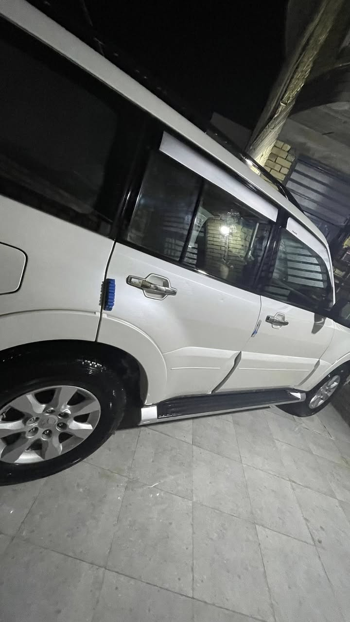 السلام عليكم …
ميستوبيشي باجيرو 
محرك v6 ، GLS ، حبتور 
فول مواصفات 💯للأخير 
فور ويل دفع رباعي ، جلد ، فتحة سقف ، حساسات خلفية ، مري شفط ، نظام صوتي مع دمام ، تحكمات بالاستيرن ، و باقي المواصفات معروفة بالحبتور .
7 راكب ..
تخم تايرات و السيارة كاملة 
مكفولة ما عده طخة خفيفة بالجاملغ الامامي الايمن و الباقي كفالة 
السيارة نظيفة كلش و بالواقع بعد احلى .
3 قطع تبريد . 
ثلاجة صغيرة 
الايات زنون مع كشافات امامية زنون .
كاملة السيارة من كل شي .
السعر 151 و بيها مجال 
رقمها بغداد مشروع وطني 
مكاني بابل ، حله ، قرب المستشفى التركي 
رقم الهاتف ***********
موجود واتساب .
