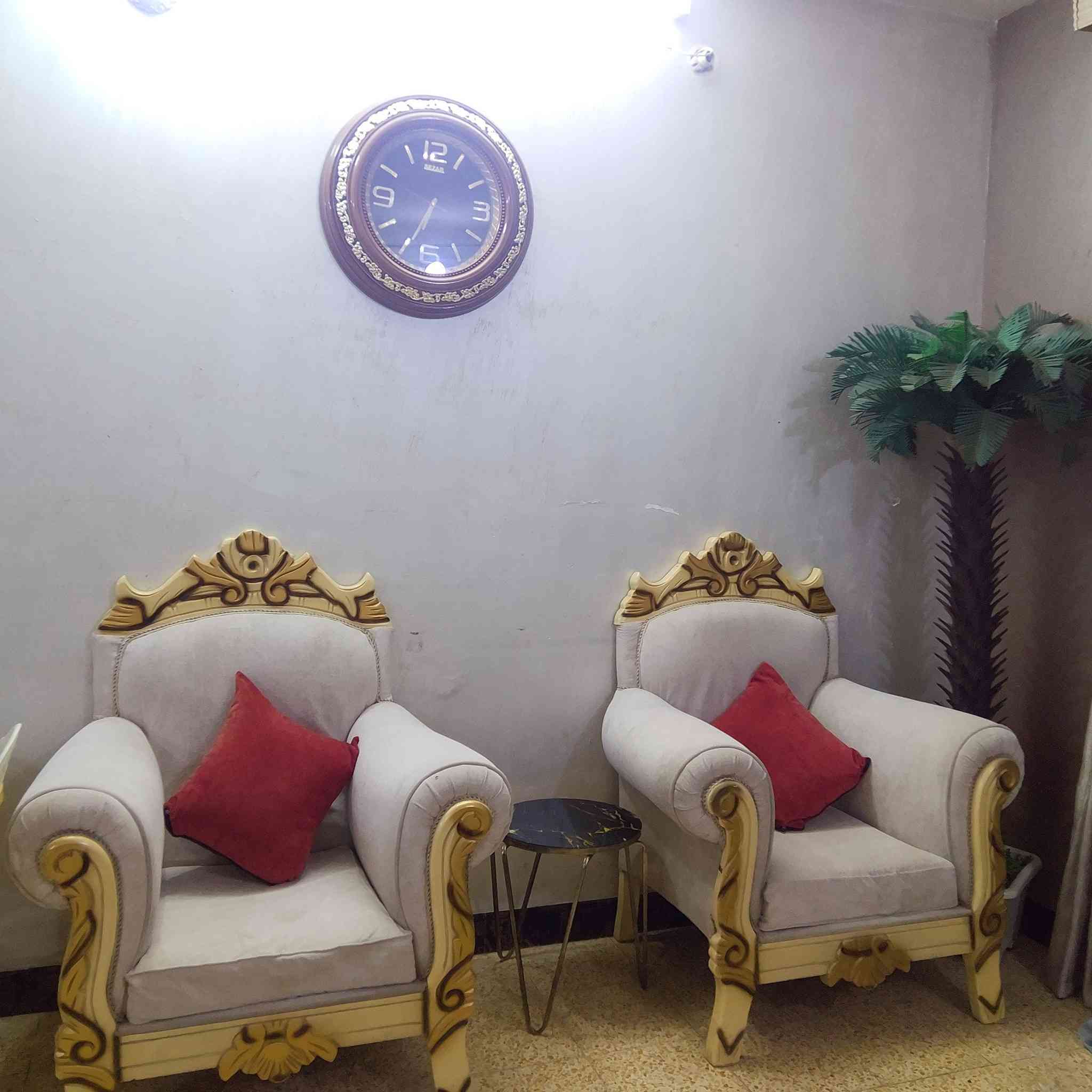 تخم للبيع تركي نضيف يتكون من6قطع 2قنفات و4كراسي السعر خاص الاتصال والاستفسار
***********
