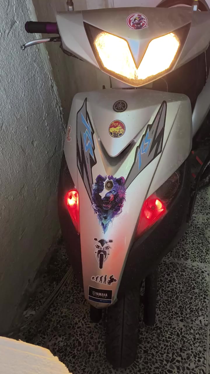 السلام عليكم دراجة ماكس ثعلب أخو الجديد دراجة ممفتوحة شرط الفحص بيها بوشة 58 بلادي أوراق الدراجة موجود تقفل ستيرن بيها صالنصة fm بيها الصالنصة بلك مثل متشوف بال فيديو يعني صوت وطكات اتونس بيها كاتم متحرك مصورة هم شلعة ومعدل فولللل كلجات رياضي يعني طيارة نكرة بكل وقت مثل ما موضحلك بال فيديو السعر 800 وبيها مجال قوي للطيبين للتواصل على هذا الرقم ***********
