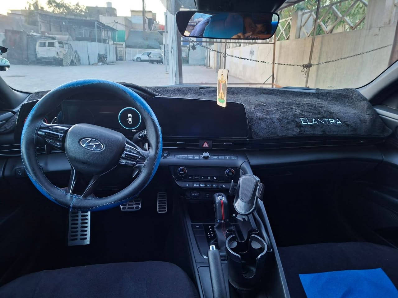 السلام عليكم
النترا موديل 2023N 

لون ازرك

تبريد 

فول

رقم اربيل

كشنات جلد تدفئه تبريد

رادارات اماميه جانبيه خلفيه 

شاحن وايرلس 

قياده ذاتيه 

تحذير الخروج عن المسار 

مانع تصادم 

تبريد بيانو 

كامره خلفيه

محرك تيربو  1600

تشغيل عن بعد 

باقي المواصفات معروفه ما يحتاج اذكرهن 

تخم تاير جديد 

مكان السياره بغداد

للتواصل الاتصال   ***********
