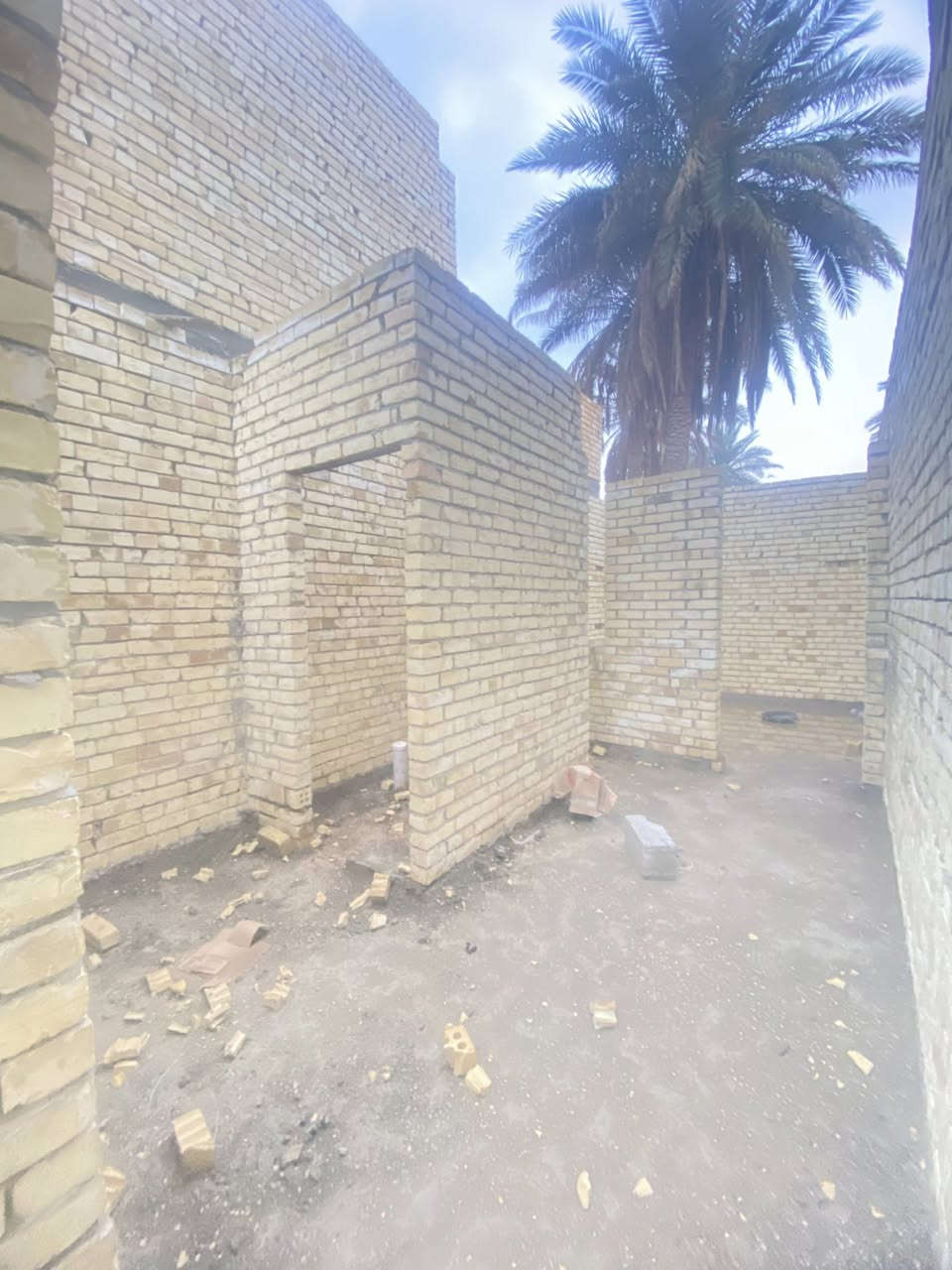 مشتمل للبيع قيد الإنشاء مساحه 60
يحتوي على صاله مطبخ صحيات وغرفة نوم طابق الأرضي 

وطابق ثاني غرفة نوم للوجه وصحيات  سطح خلفي 
يرهم غرفه ثالثه حسب طلب 

موقع بغداد جانب الكرخ منطقة دوانم شارع بغداد قرب حي الري 

يسلم دار مفتاح كامل من كل نقص خلال شهرين 

بسعر 60 مليون وبي مجال 

طابو زراعي سند 25 

***********
