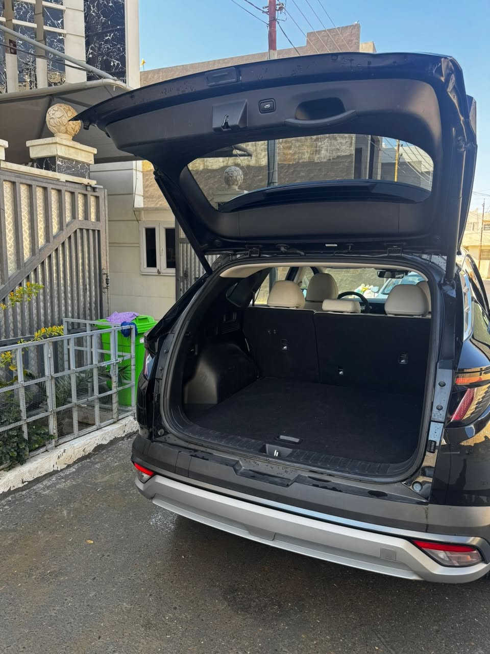 السلام عليكم
توسان 2025 هايبرد 
السيارة فول مواصفات 
بنوراما 
بصمة تشغيل وابوب وصندوق 
كشنات جلد بل الون البيجي وكشن السايق كهرباء 
شاشة جبيرة والشاشة متصل مع كيجات السرعة 
شحن تلفون وايرليس  
٣ انضمة قيادة 
مانع انحدار من المرتفعات 
كشنات الامامية هيتر 
نقاط عمياء 360 ورادار امامي تحديد مسار ومانع تصادم 
اشارة بل المري الجانبية 
صندوك كهرباء 
ليت امامي لد والخلفي ايضآ لد 
السيارة جديدة بشكل وحادثة جدآ جدآ بسيط 
فقط الجامرلغ الجامرلغ مصبوغ وشوية من حافة البنيد 
وصور الحادث ناشرهن 
ماشية السيارة 10 الف ميل فقط
اخوان السيارة بدون لوحات تكلفة الترقيم هيـة 300 الف دينار 
تترقم جميع محافظات العراق 
سعرها 215  وبيها مجال بسيط 
مكانها ديالى - بعقوبة حي التحرير 
***********
