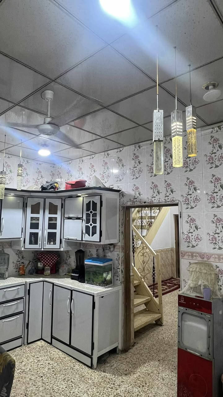دار للبيع
مساحه 94متر طابق واحد بناء شيلمان 
البيت كلش نضيف 
حي المكرمه خلف مركز شرطه الوفاء بفرعين 
استقبال وهول ومطبخ وصحيات ثنين وغرفه 
للاستفسار -***********
السعر مناسب مال مستعجل
