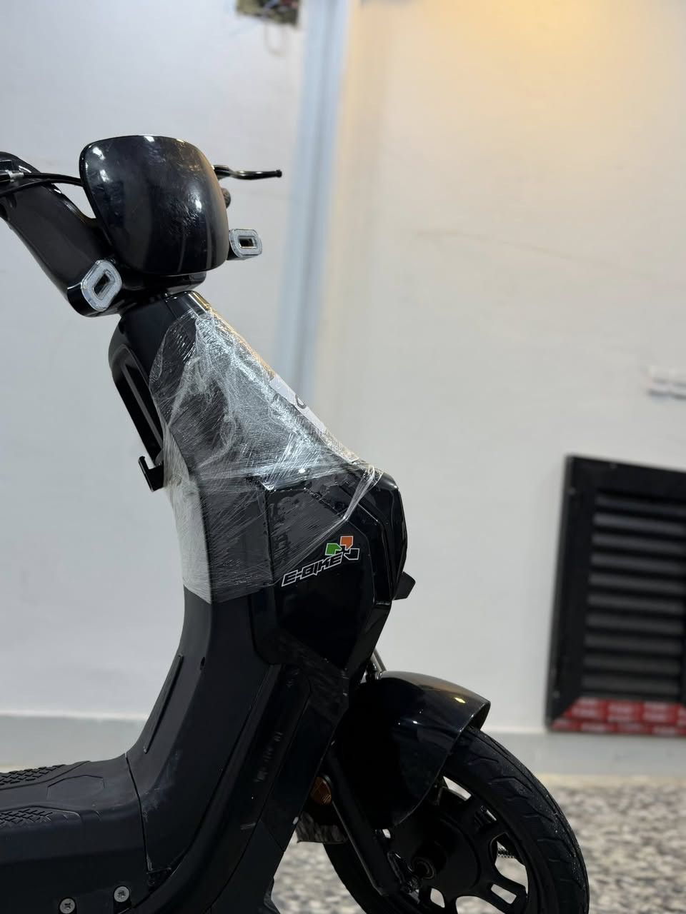 دراجة شحن  حجم 14
موديل 2024 فول مواصفات سرعه 60 ملف 1000  دراجه أربع بطاريات 🔋زينه شحنه وحده 20 الرقم ***********
