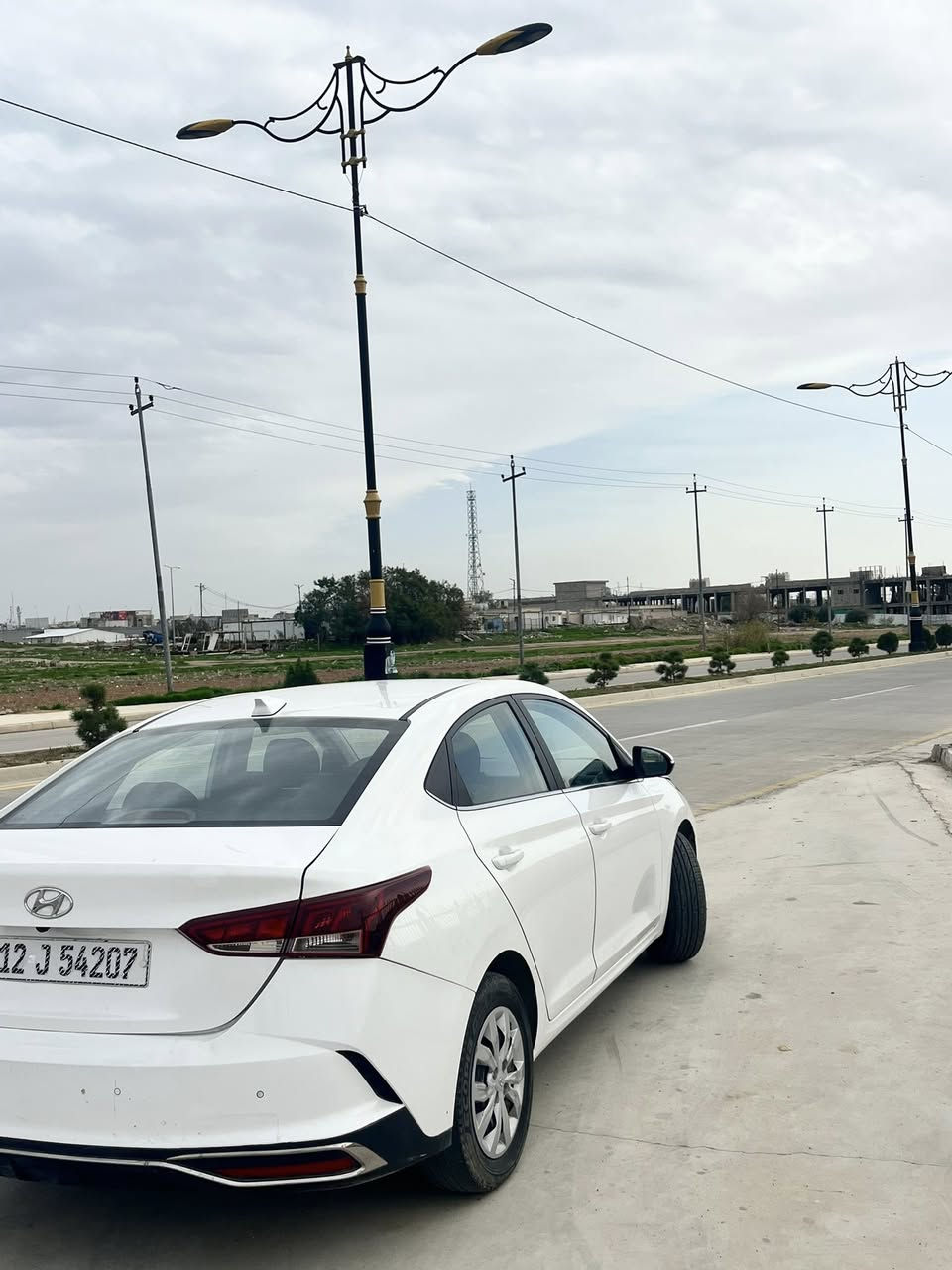 أكسنت 2022 رقم نينوي بسمي بيها قطعتين و  ب مكانين شوي صبغ بدون  دواخل. ماشيه 139ميل
ب 118 بيها مجال ***********
