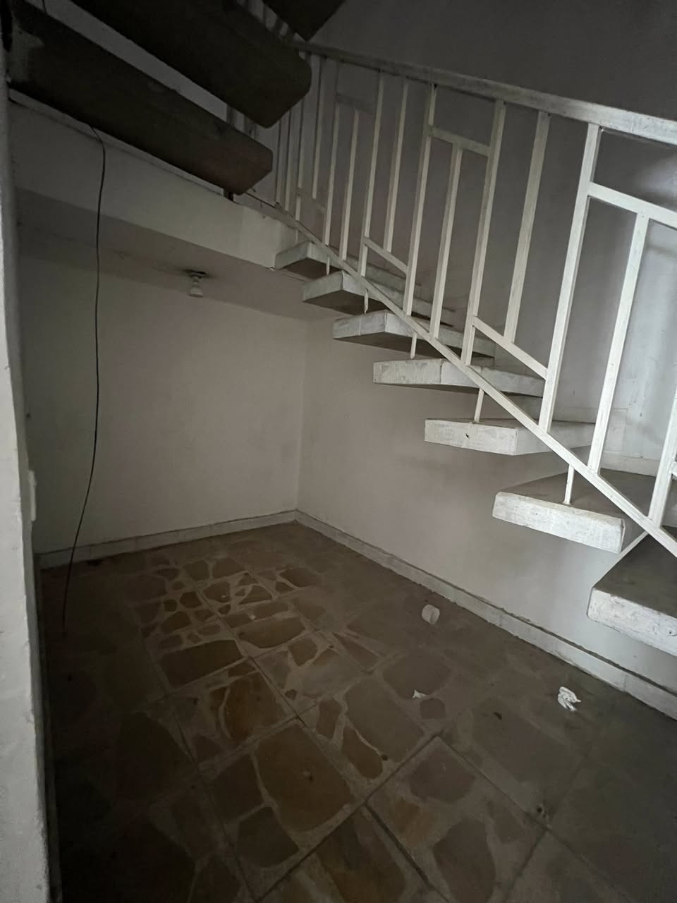 للإيجار دار سكني أو مخزن 

بيت كلاسيك مساحة 150 متر يحتوي على 3 غرف نوم مع 

خدمات للاستفسار عن السعر التواصل على الرقم 

***********
