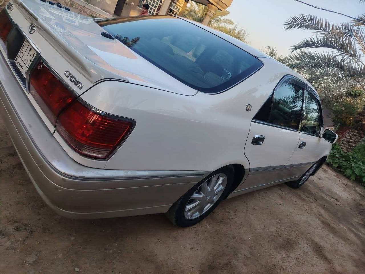 السلام عليكم
 ملكه ٢٠٠٢ 
 مكمرك باقي بس فلوس الرقم
 دكمتين كرستال اصل 
برده خلفيه  + ويل نجمه
جاهزه السياره
 السعر المطلوب  ٩٩ وبيها مجال قليل 
الشراي يتصل  ***********
ممتواجد خاص 🤝
