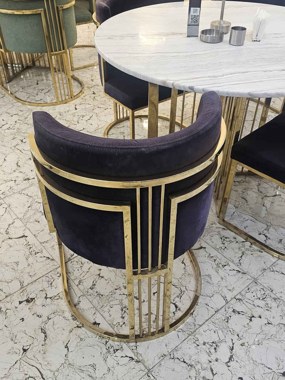 سلام عليكم  ..  للبيع 🔶️ ميوزه مرمر إيطالي مسلح عدد 20 كراسي عدد 350  قاعده سلستيل مقلون ما بيهم ولا خدش .. للإستفسار  إتصال على ***********
