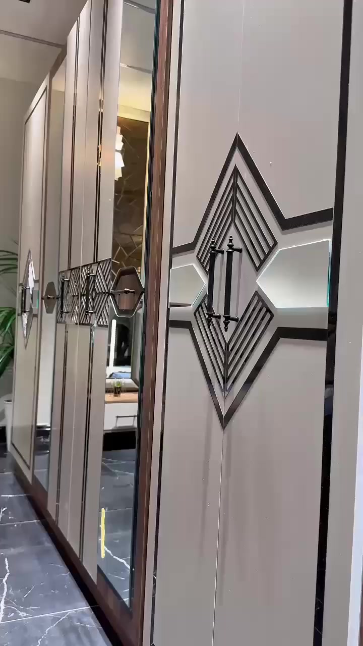 *موديل        لافيتا          الخشبي*

*10 قطع          كنتور ملحق  🎁  300*      

✅ السرير مخزن 
✅ الميز تواليت الضخم
✅ شغل ممتاز 
✅ المصنع الأصلي   
✅ قياسات ضخمه 

السعر مليون و200 الف 

توصيل بغداد مجانا 
اطراف 20 الف 
محافظات 50 الف


**إذا كنت صاحب هذا الإعلان وتريد حذفه لأي سبب، رجاءا أرسل رسالة إلى الدعم الفني**