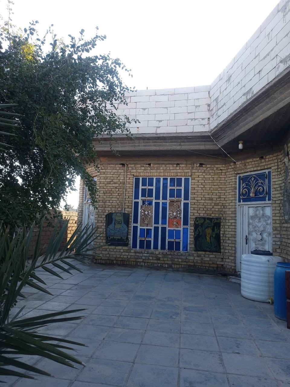 السلام عليكم
يوجد بيت للبيع زراعي في الوركاء منطقةحي العسكرى مساحته ٣٥٠م موعكاده كونكريت صب يتكون من ٣غرفة ومطبخ وصاله ١٠ امتار وبراني ٨ امتاروكراج صحيات للإستفسار الاتصال على الرقم التالي ***********
