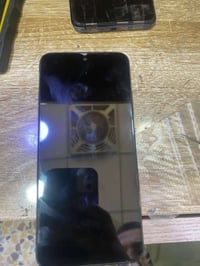 بوكو m4 pro تلفون مبدل شاشة فقط وبيها فطر بل شاشة ما مبين لا مأثر لمس ...