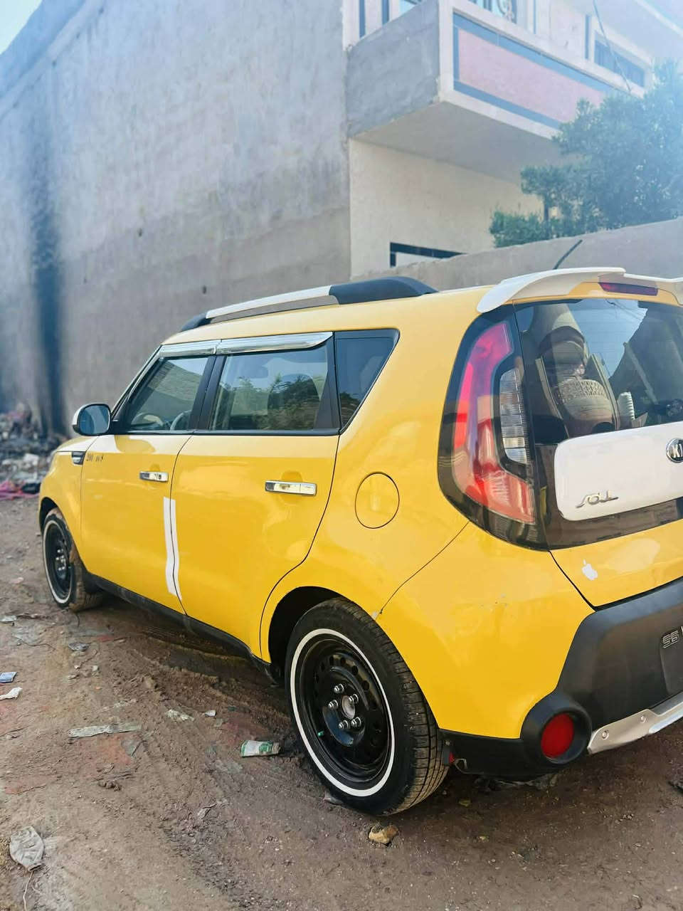 السلام عليكم
كيا صول موديل ٢٠١٤ كير عادي مكانه ١٦٠٠ 
للبيع او للمراوس معروضة ٨٥ وبيها مجال 
بغداد صور الحادث مرفق مع الصور 
مكانها بغداد حي البتول موبايل ***********
