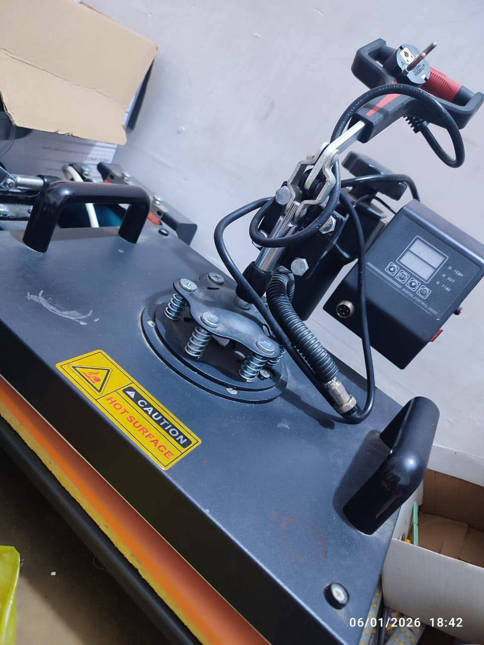 مكبس حراري 1*5 مع طابعه ابسون ست ألوان L8050 استعمال قليل جدا تاخذهن كارتون السعر 500 
***********
