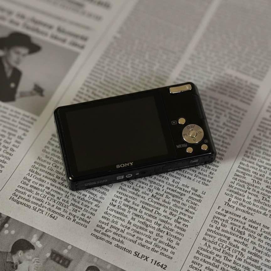 📸 كاميرا سوني Sony Cyber-shot DSC-W350

🔹 الدقة: 14.1 ميگابكسل
🔹 زوم بصري: 4×
🔹 تصوير فيديو: HD 720p
🔹 شاشة: 2.7 إنج

📦 الحالة: ممتازة جدًا 

المحتويات حقيبه للكامرة وللشحاحن + شحان اصلي + بطارية اصليه 
+ رام 64 غيغا ❤️‍🔥❤️‍🔥❤️‍🔥

💰 السعر: 150 الف دينار (قابل للتفاوض البسيط)
📍 التسليم: استلام يد بيد / توصيل متوفر
📩 للتواصل: *********** بغداد, العراق
