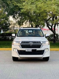 بعد التحيه  لاندكروز 2016V8مكفوله من الضربه والصبغ يوجد بي دي ار ثلاثه...