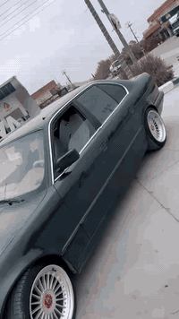 BMW بۆ فرۆشتن 
مۆدیل 1993 /525

گێڕ تۆماتیک 

سلاید 

دو جام کارەبا 

ئاوینە گوی بەرخ

ئارم دهۆک 

بەشەرتی ئارم ئەوەلیات 

گیڕ و مەکینە بەشەرت

سەیارەکە وەک رەسمەکان جوانە 

سعری 43گەلاو مەجالی کەم 

شوین تەکیە 

ز.م ***********ڤایبەر
